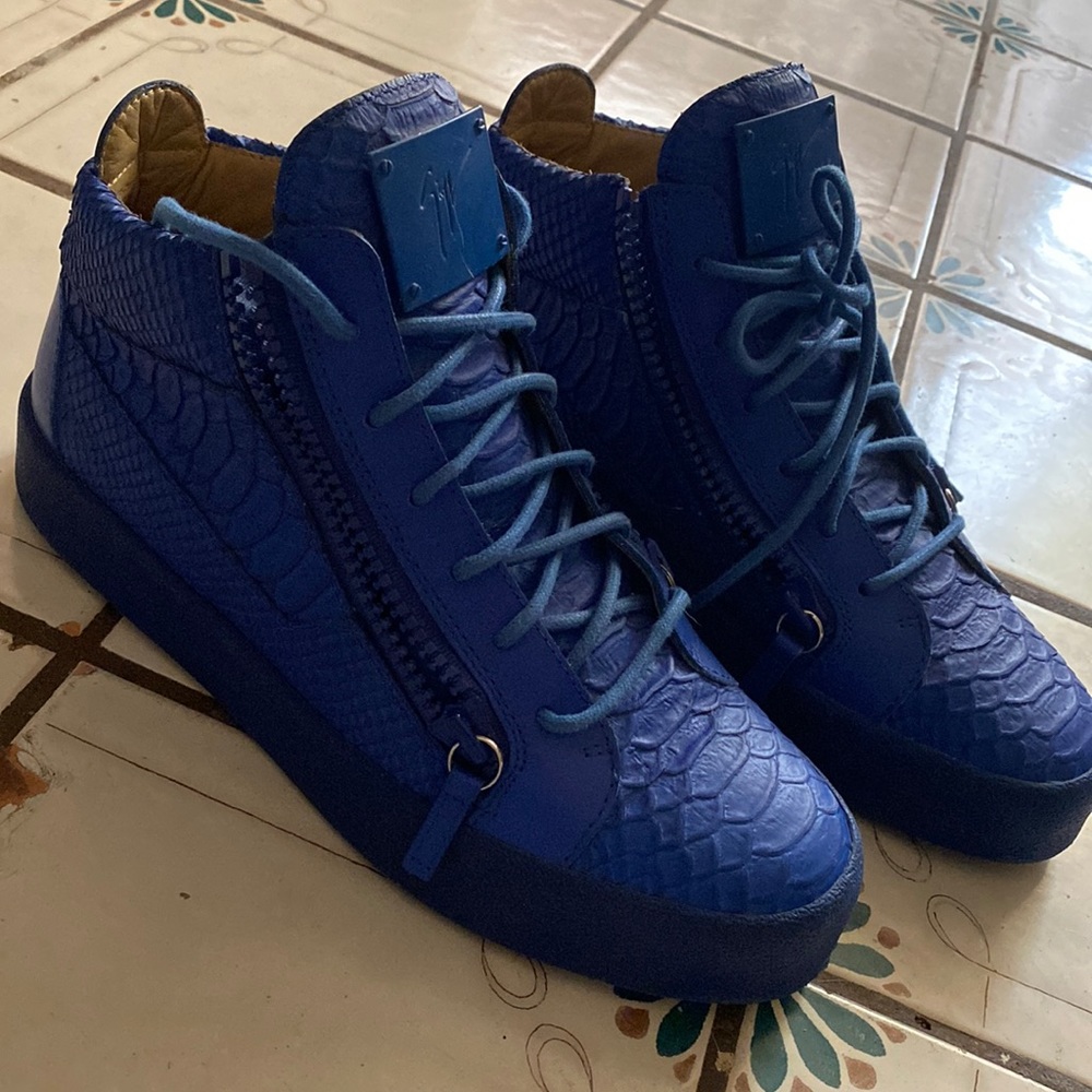 Guiseppe Zanotti worn 3x just need to be cleaned from Sitting …